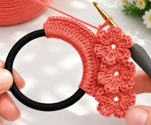 Tejido de coletero floral a crochet